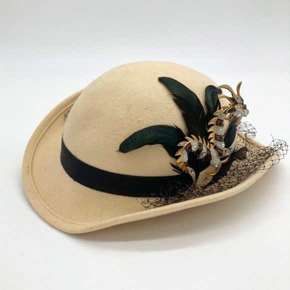 Vintage Sonni Wool Hat with Lace, Adorned with a Dragon brooch and feathers - Picture 1 of 12